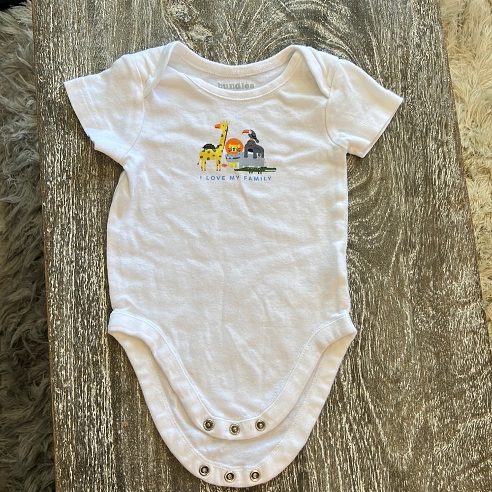 8/$16 ” I love my family“ Onesie size 3 to 6 months